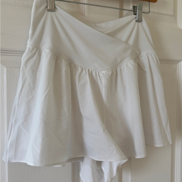 Offline by Aerie White Crossover Skirted Active Skort Size L EUC - Picture 3 of 13